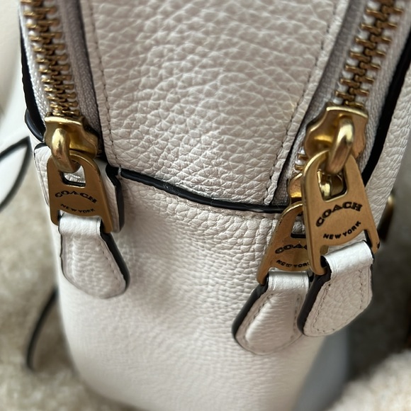 Coach cream colored backpack. 3 pockets (2 big, 1 small) - Picture 10 of 11